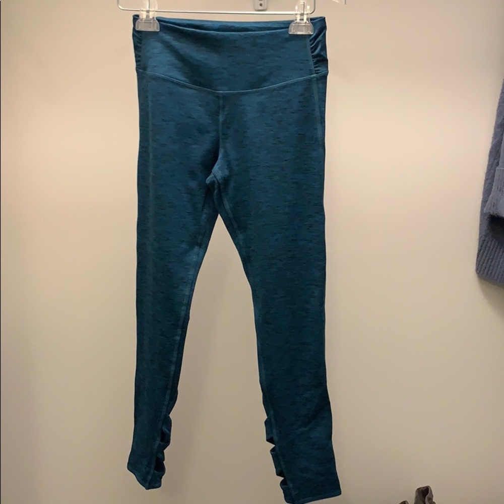 Manduka cut out leggings